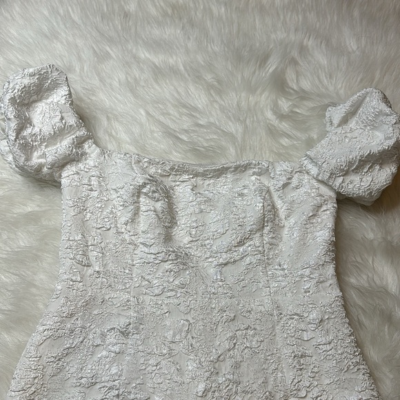 ASTR The Label White RAINA Off the Shoulder Crinkle Dress Size Medium - Picture 5 of 10